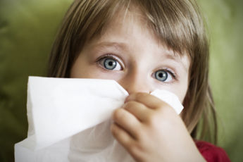Allergiad on üha levinumad, kuid allergeenide vältimine lapseeas ei ole lahendus